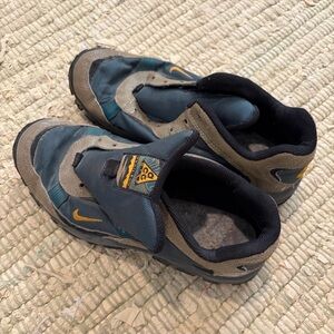 VINTAGE Nike ACG Slip-On Trail Shoes in Navy and Tan Women’s 8.5